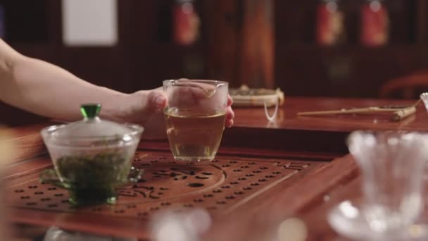 Chinese Woman Pours Freshly Prepared Green Tea Glass Cup Traditional — Stockvideo