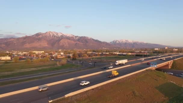 Interestadual Passando Por Ogden Utah Eua Drone Ascendente — Vídeo de Stock