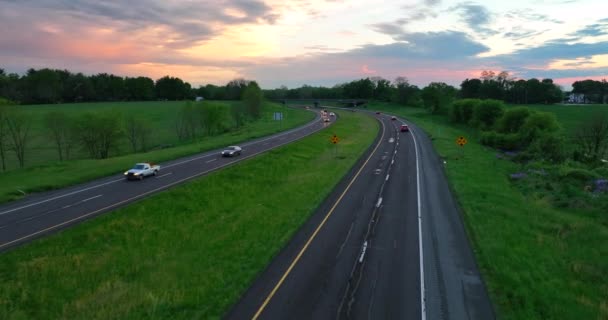 Vuelo Aéreo Autopista Zona Rural Estados Unidos Drone Disparo Coches — Vídeo de stock