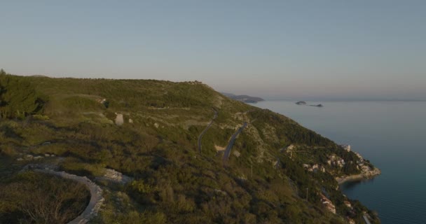 Αεροσκάφος Drone Flyover Scenic Oceanview Road European Mountainside Στο Ντουμπρόβνικ — Αρχείο Βίντεο