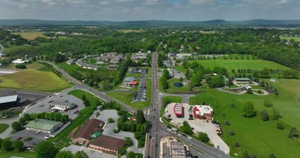 Malé Město Amerika Jaře Vysoký Letecký Zpětný Pohled Hlavní Ulici — Stock video