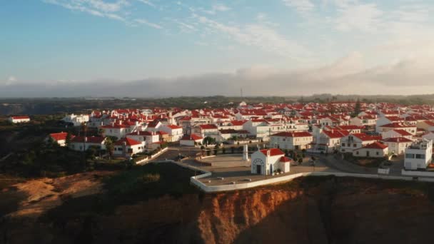 Luchtfoto Van Een Stad Langs Westkust Van Portugal — Stockvideo