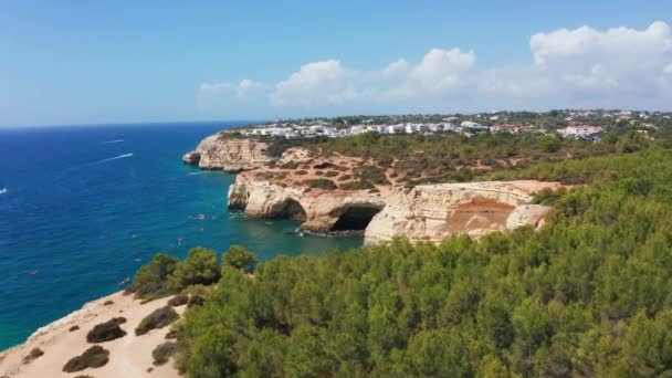 Aerial Drone Shot Coastal Caves Beaches Longo Costa Sul Algarve — Vídeo de Stock