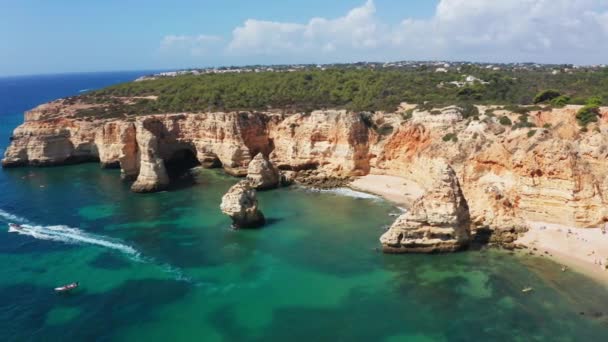 葡萄牙阿尔加维南部海岸隐藏海滩的空中拍摄 — 图库视频影像
