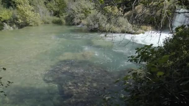 Aguas Abajo Del Río Krka Después Cascada Naturaleza Verde Del — Vídeos de Stock