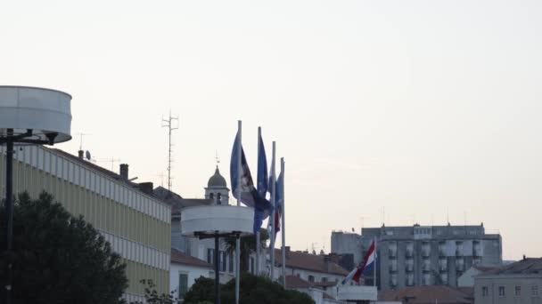 Centro Sibenik Croacia Bandera Ciudad Banderas Nacionales Unión Europea Ondeando — Vídeos de Stock