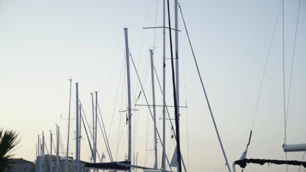 Mástiles Veleros Amarrados Sibenik City Harbor Croacia Después Del Atardecer — Vídeos de Stock