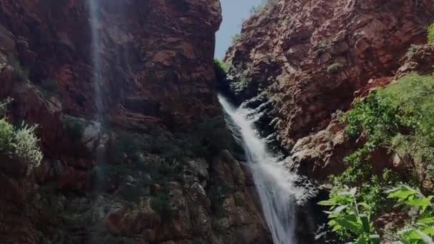 Una Vista Espectacular Gran Cascada Largo Del Paso Meiringspoort Una — Vídeos de Stock