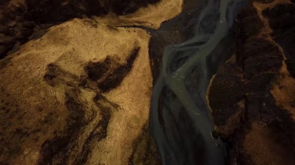 Aerial View River Flowing Iceland Highlands Volcanic Black Sand — Stock videók