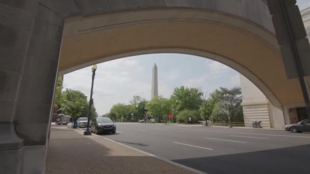 Une Poussée Ralenti Dans Monument Washington Sous Pont Avec Une — Video