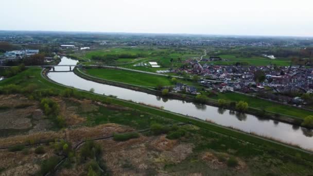 Drone Pushes Out Aerial View River Shelde Green Covered Riverbank — Wideo stockowe