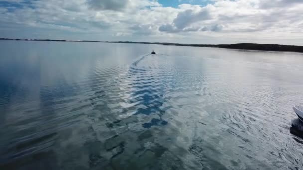 Drohnenschuss Von Zwei Fischerbooten Auf Dem Weg Zur See Coffin — Stockvideo