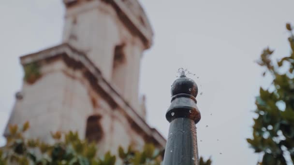 Fuente Agua Con Campanario Iglesia — Video
