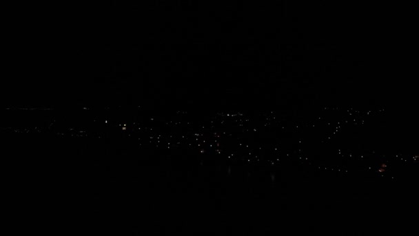 Luft Den Mørke Nattehimmelen Byen Estepona Med Bygningens Lys Bare – stockvideo