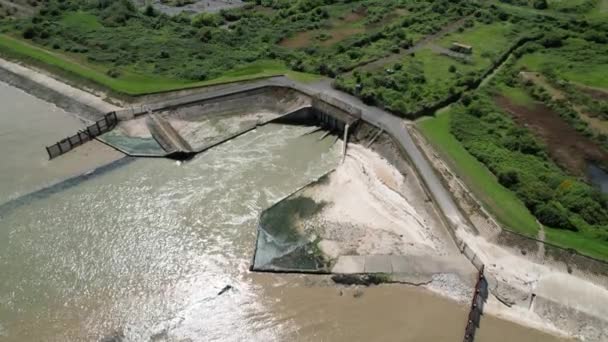 Odpływ Ścieków Rzeki Medway Isle Grain Kent Widok Lotu Ptaka — Wideo stockowe