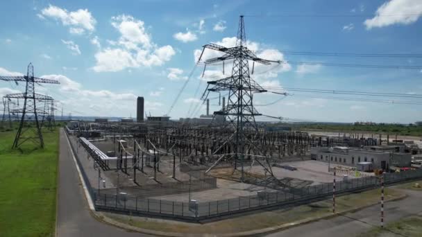 Transmission Towers Grain Electrical Substation Kent Rising Drone Aerial View — Stockvideo