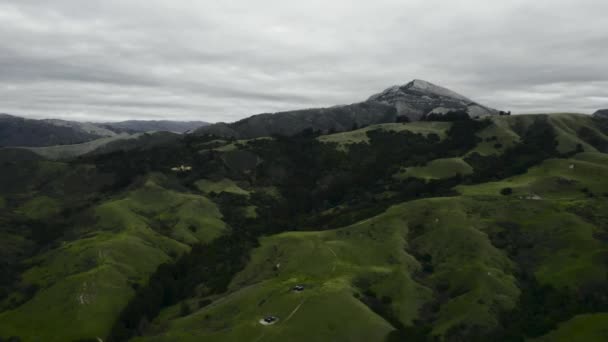 Drone Shot Pacific Coast Cliffs Big Sur Carmel Highlands California – stockvideo