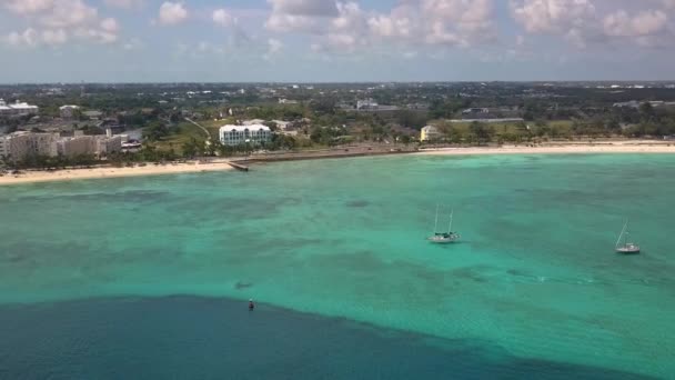 Aerial View Overlooking Sailboats Coastline Nassau Bahamas Pan Drone Shot — Stock Video