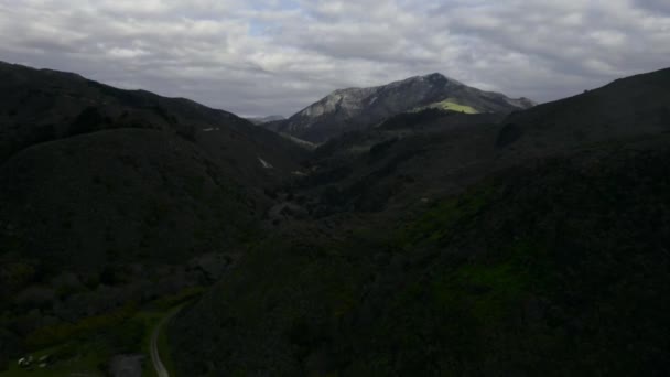 Drone Shot Pacific Coast Cliffs Big Sur Carmel Highlands California — Vídeos de Stock