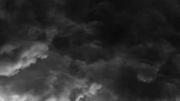 Cúmulos Nubes Cielo Oscuro Con Tormentas Eléctricas — Vídeo de stock
