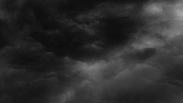Nuvole Scure Con Fulmini Durante Temporale Nel Cielo Buio — Video Stock