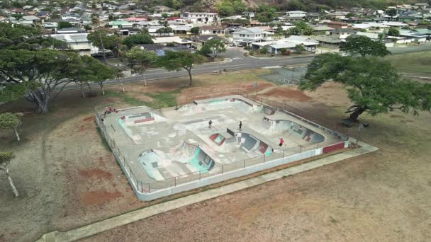 Letecký Pohled Skateboardisty Bowlingovém Parku Havaji Kai Oahu — Stock video