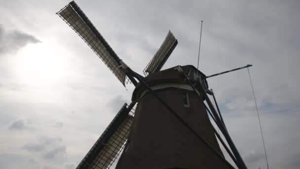 Ένας Ανεμόμυλος Στην Ολλανδία Γυρίζει — Αρχείο Βίντεο