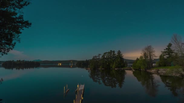 Ciel Rempli Étoiles Sur Lac Rural Laps Temps Avec Pleine — Video