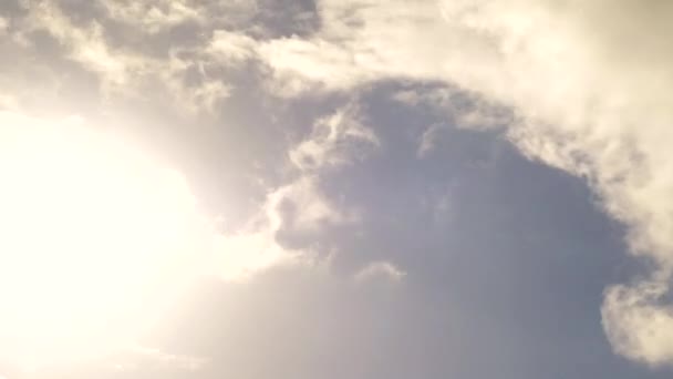 Clouds Passing Blue Sky Sun Popping Out — Vídeo de Stock
