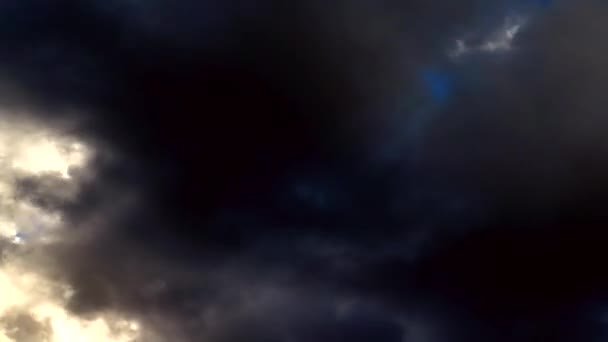 太陽から嵐に変わる天気の時間経過 — ストック動画