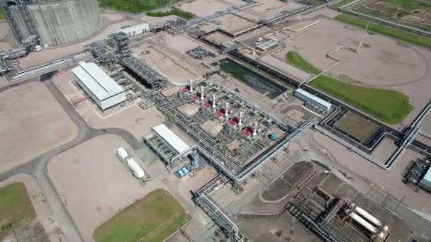 英国肯特郡国家网格谷物液化天然气终端储气库的管道 — 图库视频影像