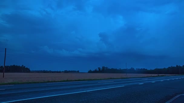 Timelapse Skott Bilar Som Kör Motorväg Längs Landsbygden Landskap Med — Stockvideo