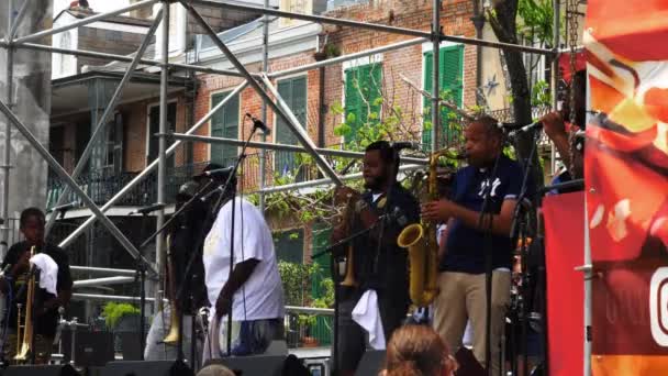 Musisi Melakukan Festival Free Street Perayaan French Quarter Fest New — Stok Video