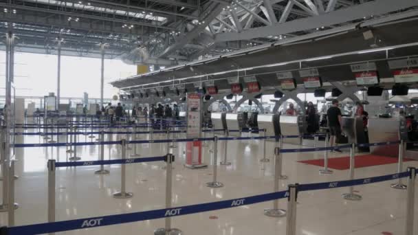 Pov Abflugterminal Des Flughafens Suvannabhumi Airport Mit Vielen Passagieren Bei — Stockvideo