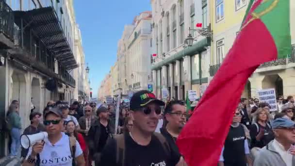 Coroado Pessoas Manifestação Lisboa Durante Celebração Abril — Vídeo de Stock