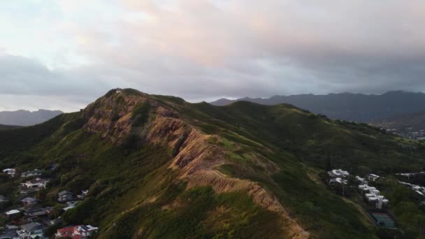 Drone Guindaste Sentido Horário Cinematográfico Disparado Trilha Pillbox Lanikai Durante — Vídeo de Stock