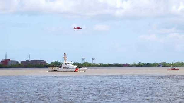 Береговая Охрана Сша Проводит Учения Реке Миссисипи Новом Орлеане — стоковое видео