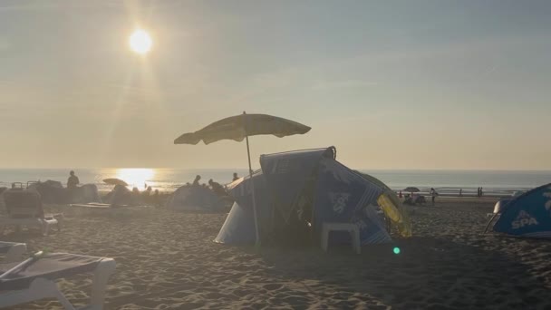 Spiaggia Nei Paesi Bassi Zandvoort Con Folle Persone Che Godono — Video Stock