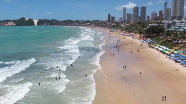 Flyover Turisté Písečné Pláži Tyrkysová Voda Natal Coastline Brazílie — Stock video