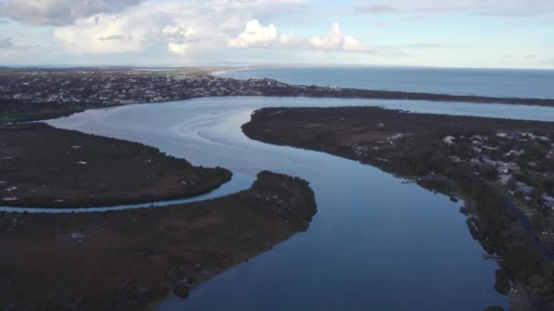 Luchtbeelden Die Stroomafwaarts Kijken Bij Monding Van Barwon River Buurt — Stockvideo