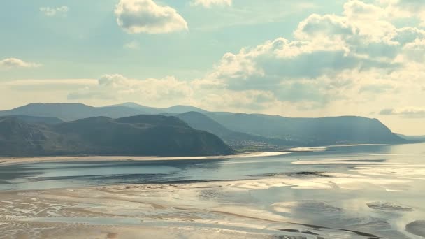 Slowly Rising Water Low Tide Tidal Area Coast Wales Mountains — Stockvideo