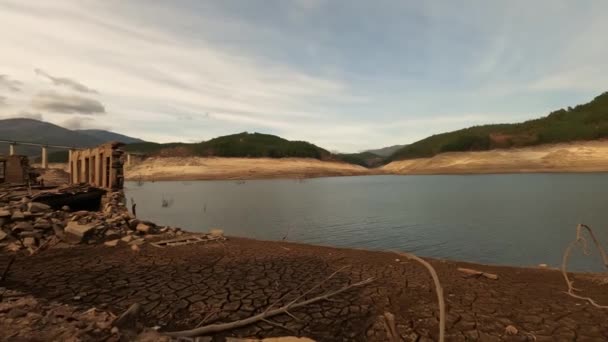 Pan Avslöja Rester Reservoar Efter Torka Aceredo — Stockvideo