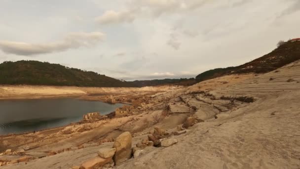 Άποψη Του Aceredo Χωριό Φάντασμα Που Επανεμφανίστηκε Μετά Την Ξηρασία — Αρχείο Βίντεο