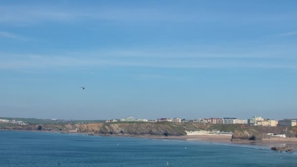Wide Angle View Newquay Harbour Cornwall Helicopter Flying Distance Zpomalený — Stock video