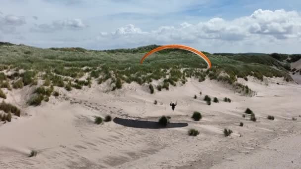 Parapente Extremo Sobre Praia Areia Vista Aérea Drone — Vídeo de Stock