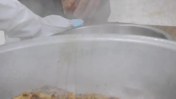 Enchimento Carne Quente Com Sopas Sendo Colado Cima Arroz Roxo — Vídeo de Stock