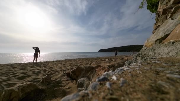 Genç Çocuklar Plaj Tenisi Oynuyorlar Baratti Körfezi Toskana Talya — Stok video