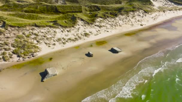 Vista Aerea Ww2 Resti Bunker Tedesco Nella Spiaggia Sabbiosa Sul — Video Stock
