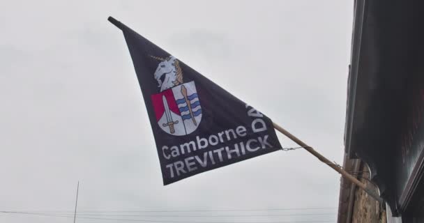 Black Camborne Trevithick Flag Cloudy Sky Camborne Cornwall Low Angle — Stock Video