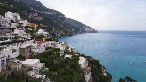 Vista Aérea Tropical Positano Costa Amalfitana Italia Con Mar Azul — Vídeos de Stock